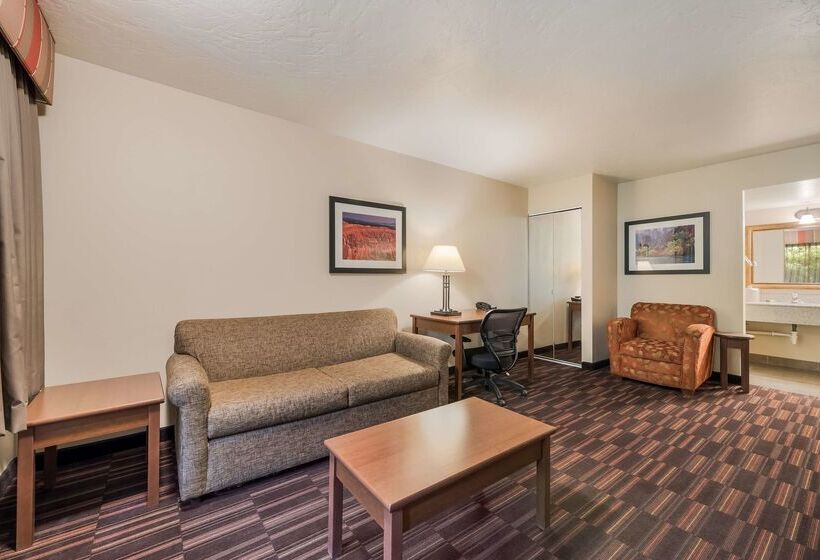 فندق Best Western Town & Country Inn