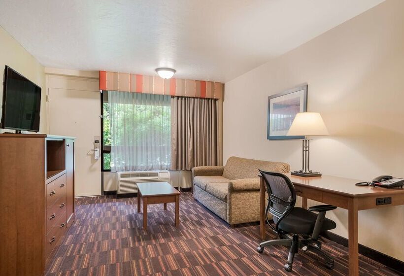 فندق Best Western Town & Country Inn