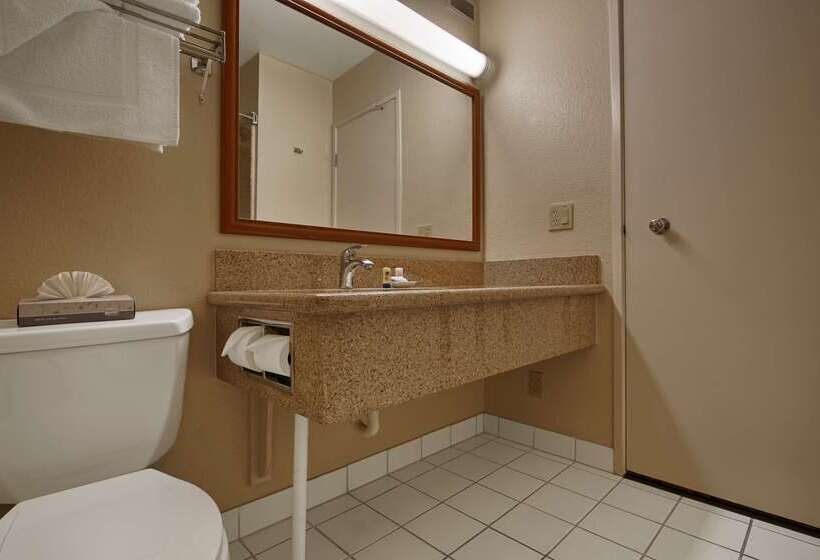 هتل Best Western Village Inn