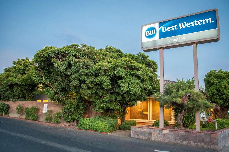 هتل Best Western Village Inn