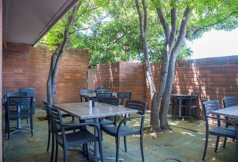 هتل Best Western Village Inn