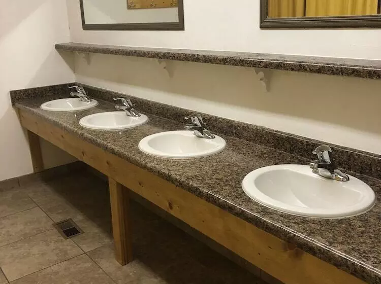 فندق Chateau Apres Lodge