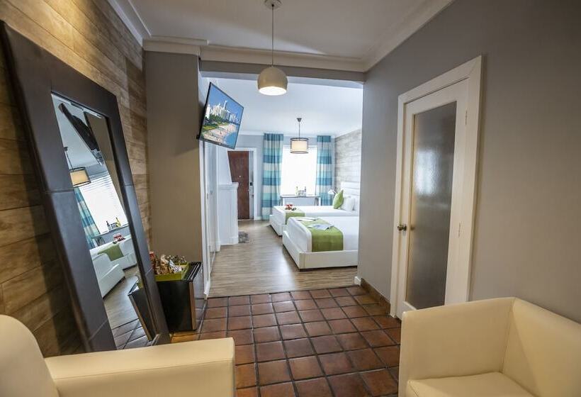 Chesterfield Hotel & Suites