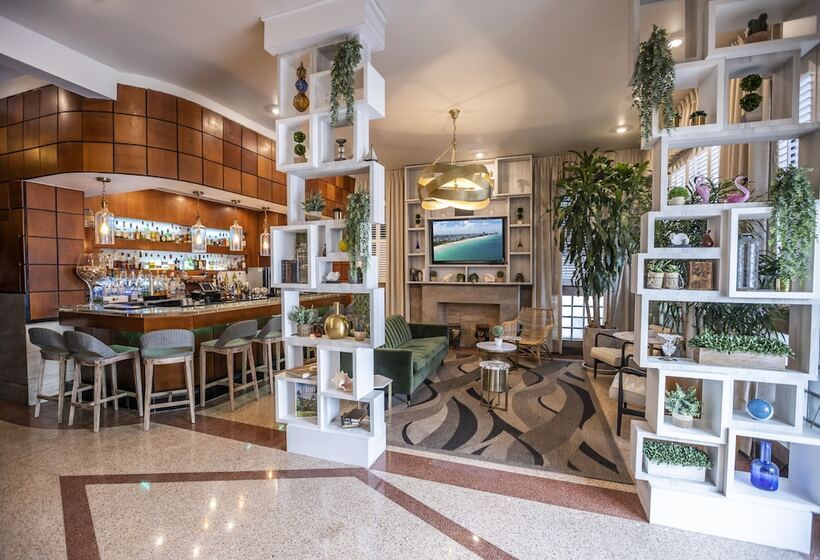 Chesterfield Hotel & Suites