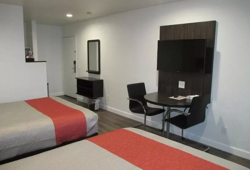 فندق Claremont Lodge