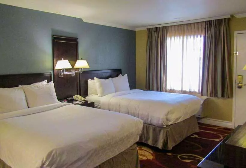 فندق Clarion Inn Near China Lake Naval Station