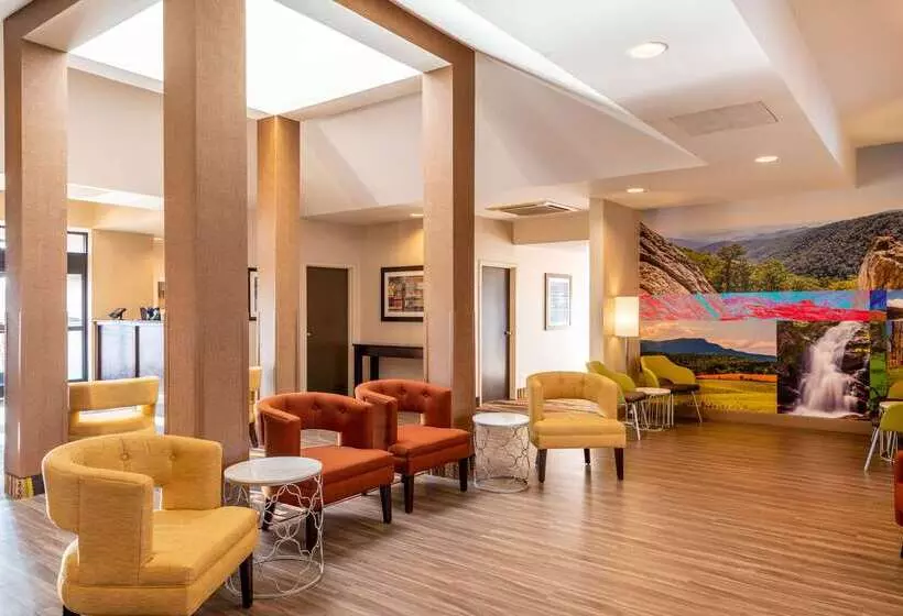 Отель Clarion Pointe Harrisonburg