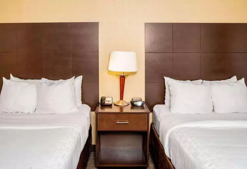 Отель Clarion Pointe Harrisonburg