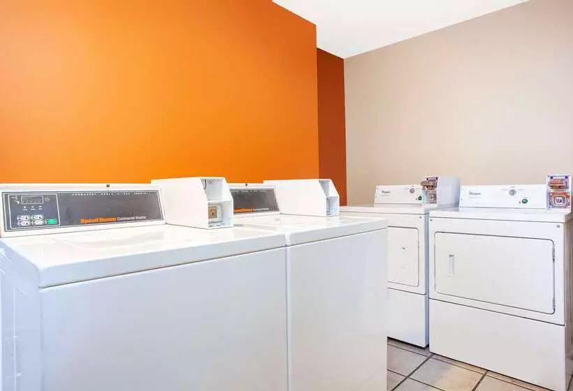 Отель Days Inn By Wyndham Orlando Downtown