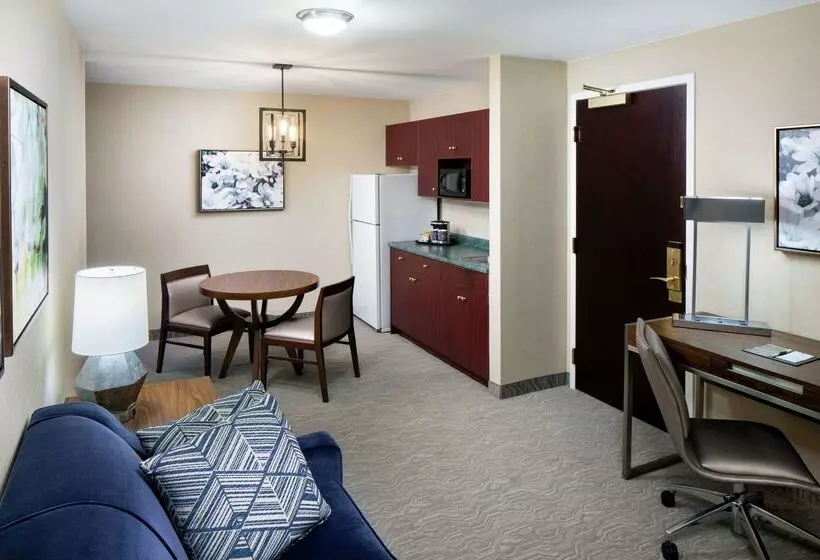 هتل Doubletree By Hilton Nashua