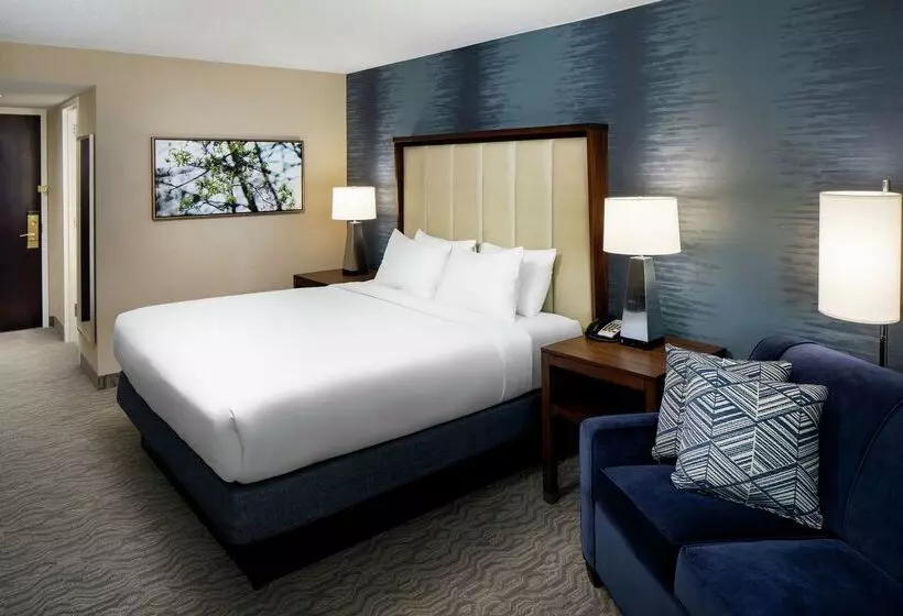 هتل Doubletree By Hilton Nashua