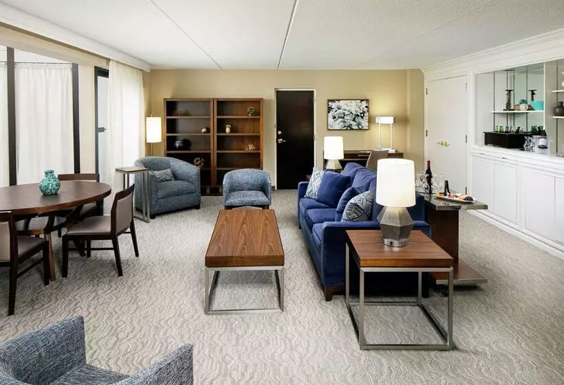 هتل Doubletree By Hilton Nashua