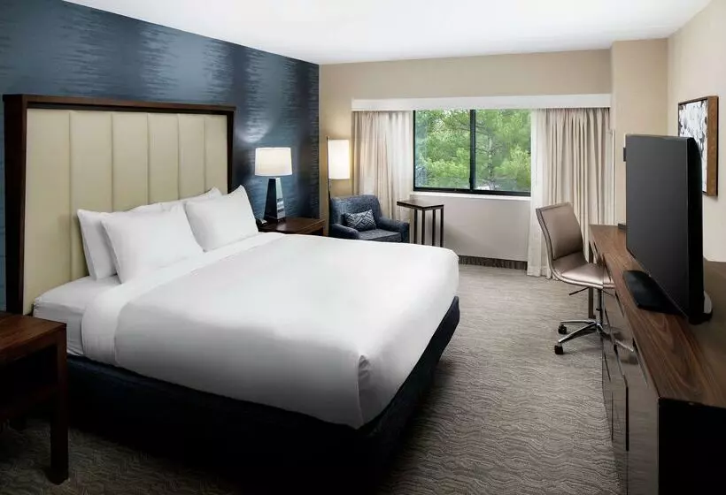 هتل Doubletree By Hilton Nashua