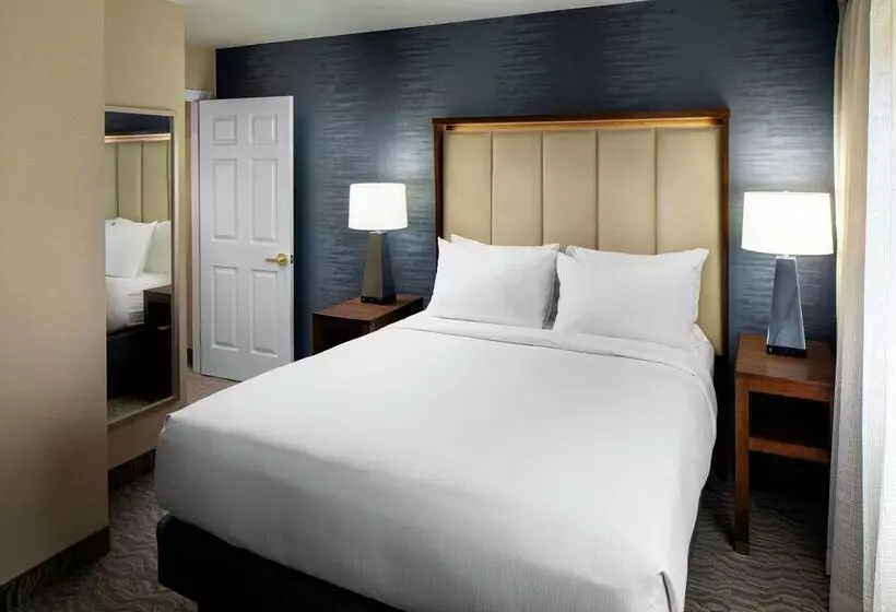 هتل Doubletree By Hilton Nashua