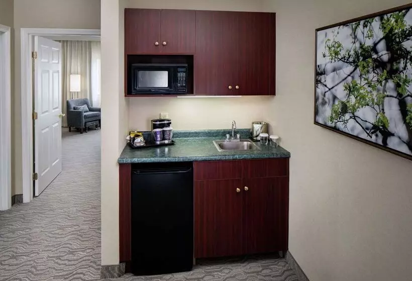 هتل Doubletree By Hilton Nashua