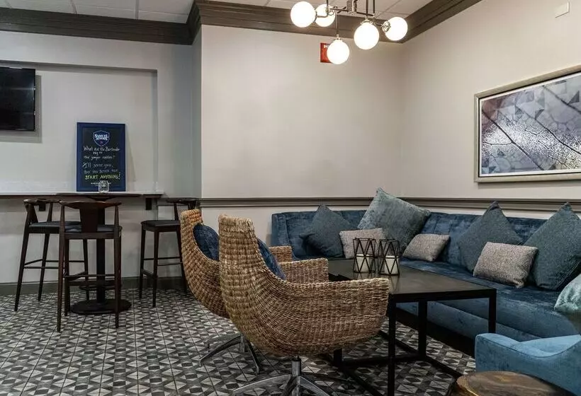 هتل Doubletree By Hilton Nashua