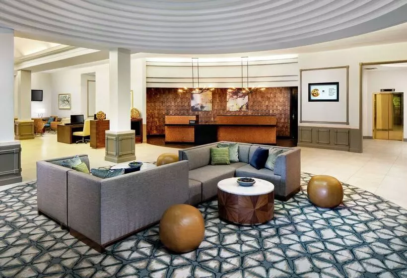 هتل Doubletree By Hilton Nashua