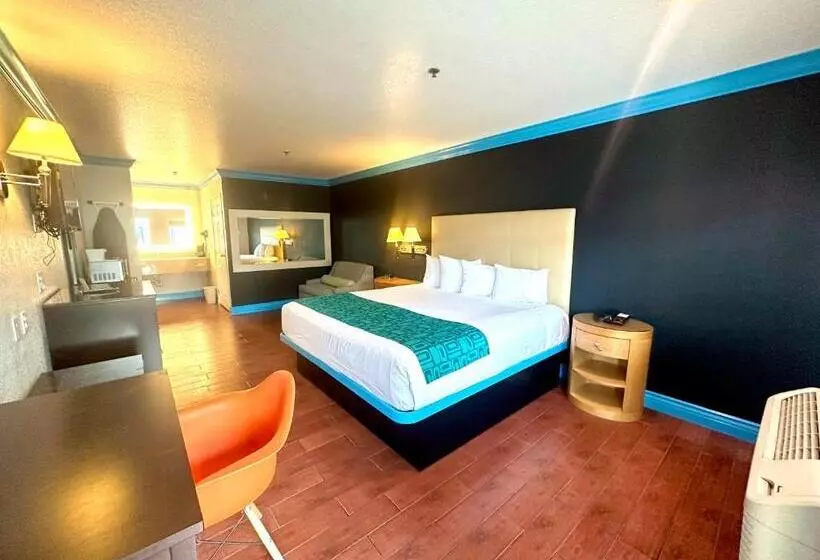 Casa Blanca Hotel & Suites Orange Sr 55 Freeway, Near Honda Center, Chapman University, Disneyland