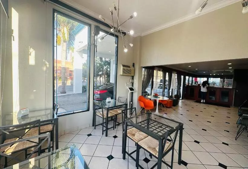 Casa Blanca Hotel & Suites Orange Sr 55 Freeway, Near Honda Center, Chapman University, Disneyland