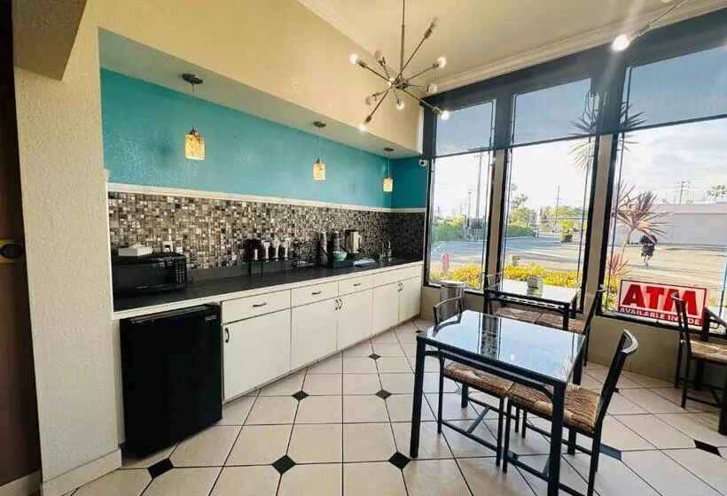 Casa Blanca Hotel & Suites Orange Sr 55 Freeway, Near Honda Center, Chapman University, Disneyland