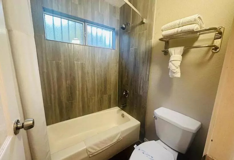 Casa Blanca Hotel & Suites Orange Sr 55 Freeway, Near Honda Center, Chapman University, Disneyland