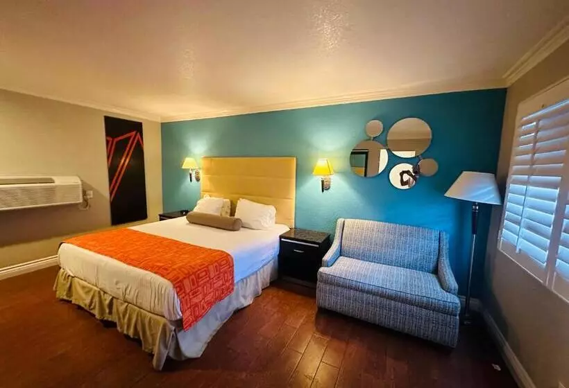 Casa Blanca Hotel & Suites Orange Sr 55 Freeway, Near Honda Center, Chapman University, Disneyland