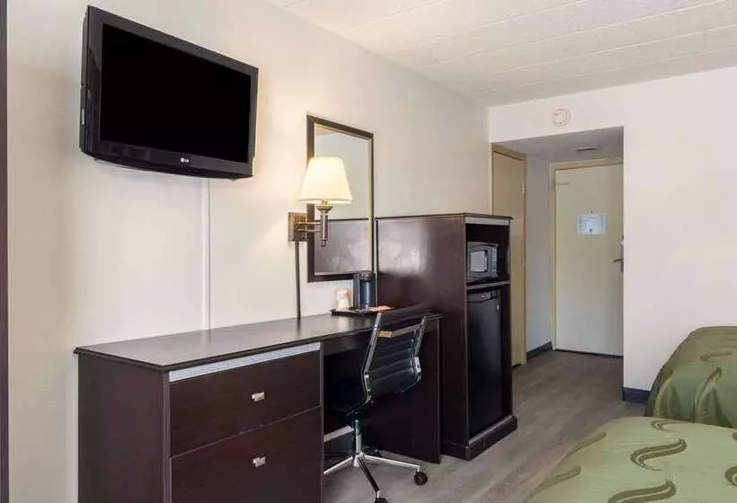 Отель Quality Inn & Suites