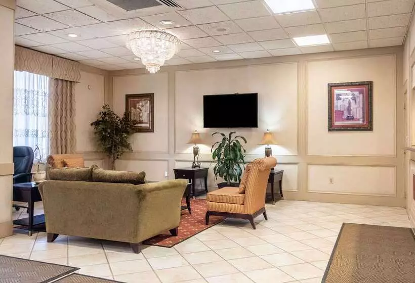 Отель Quality Inn & Suites