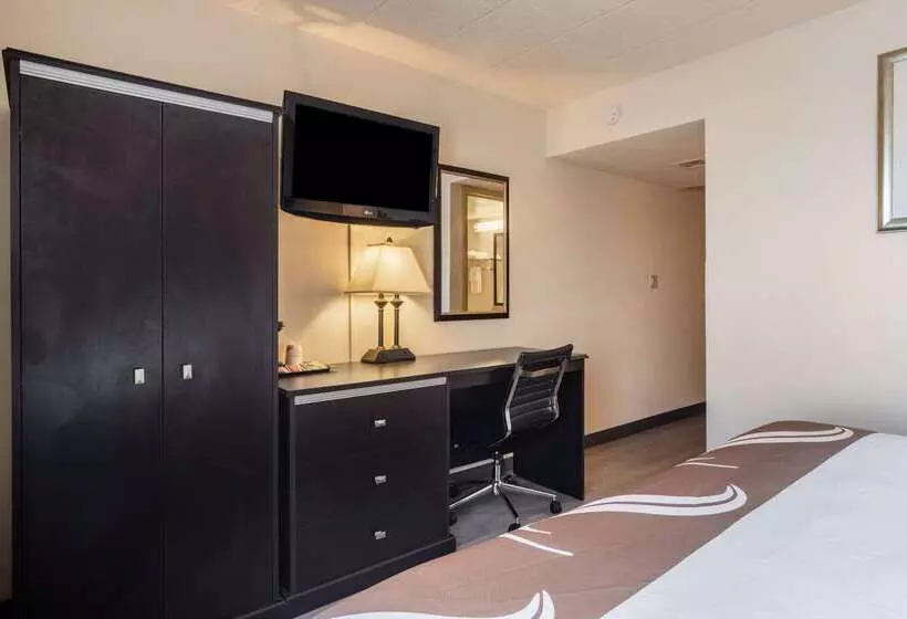 Отель Quality Inn & Suites