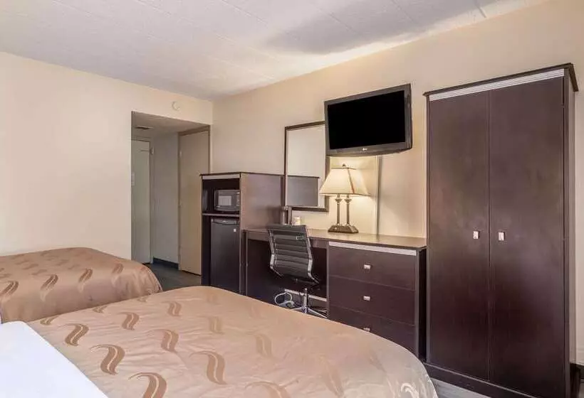Отель Quality Inn & Suites