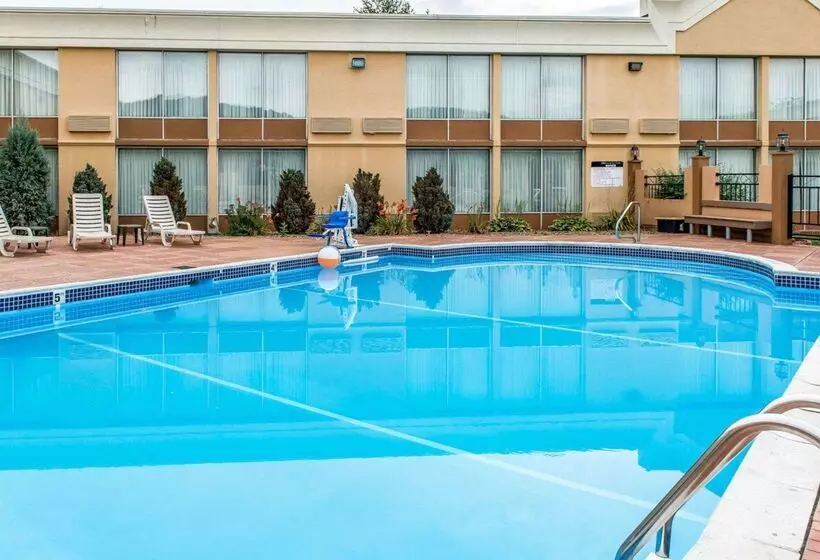 Отель Quality Inn & Suites