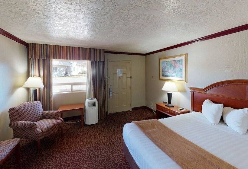 هتل Red Arrow Inn & Suites, A Travelodge By Wyndham