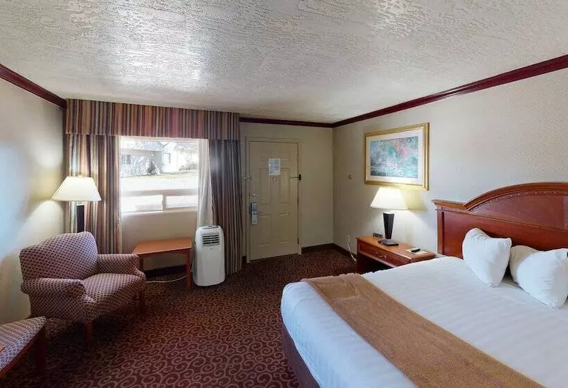 فندق Red Arrow Inn & Suites, A Travelodge By Wyndham