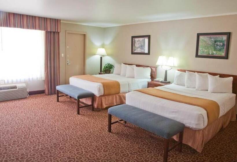 هتل Red Arrow Inn & Suites, A Travelodge By Wyndham