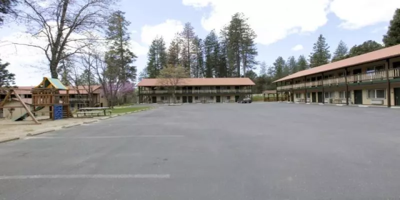 Отель Yosemite Westgate Lodge