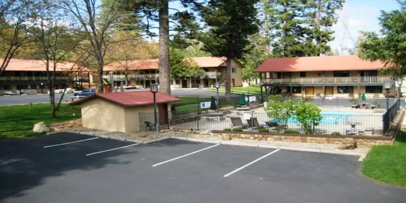 Отель Yosemite Westgate Lodge