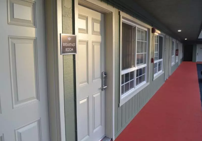 Motelli Thunderbird Lodge