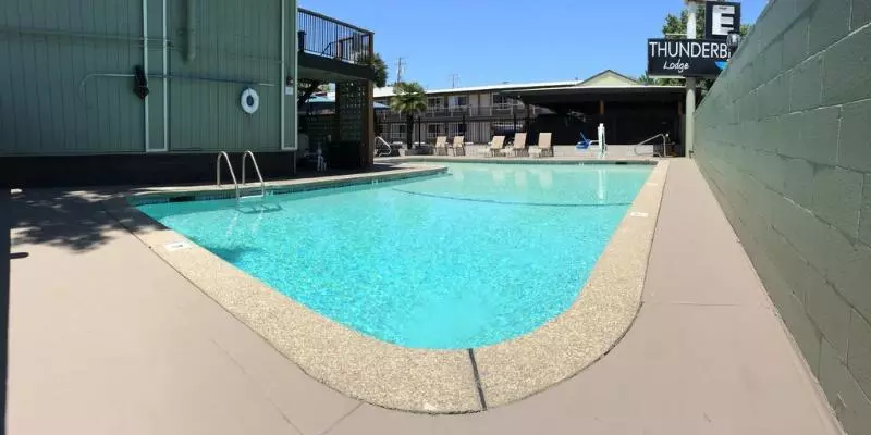 Motelli Thunderbird Lodge