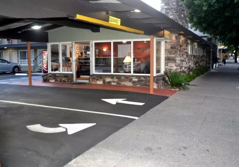 Motelli Thunderbird Lodge