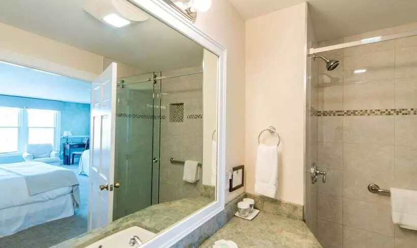 אתר נופש Black Point Inn