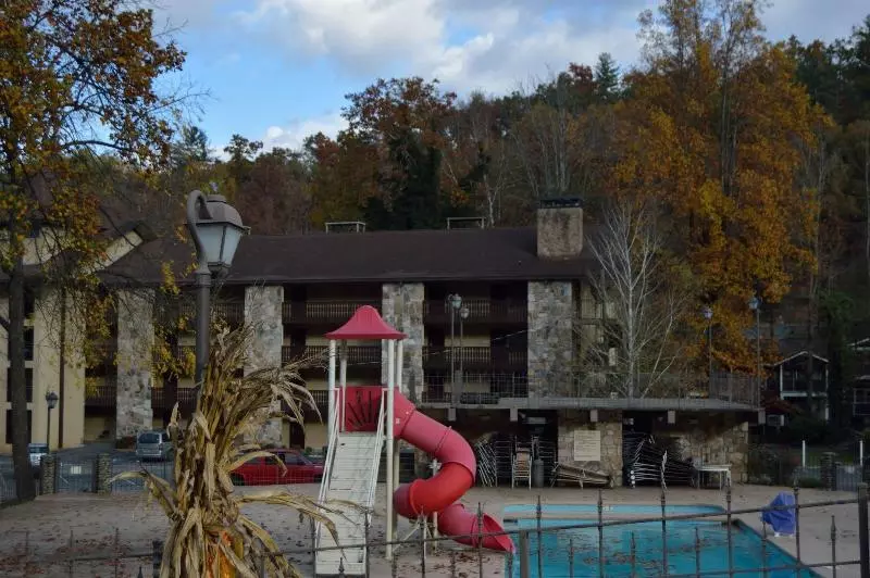 Курорт Brookside Lodge