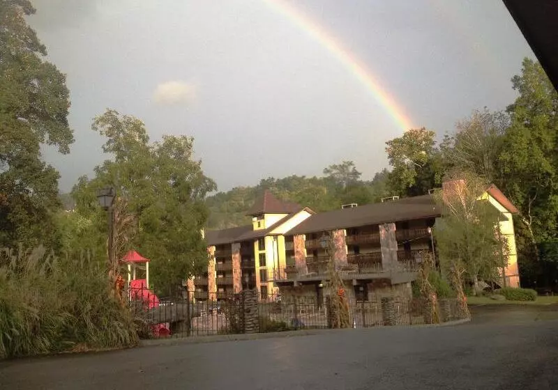 Курорт Brookside Lodge