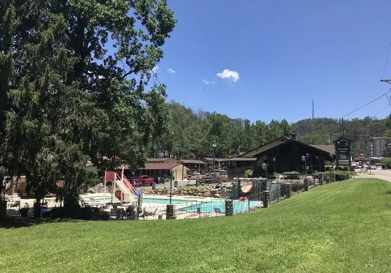 Курорт Brookside Lodge