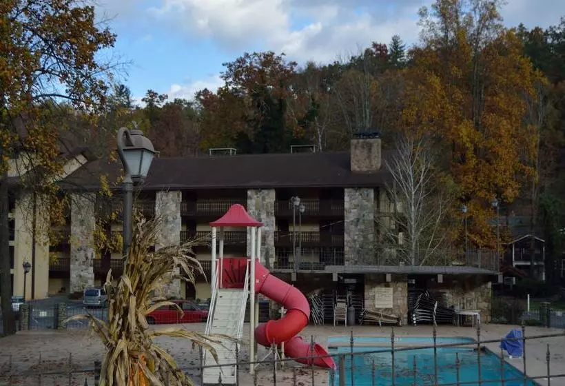 Курорт Brookside Lodge