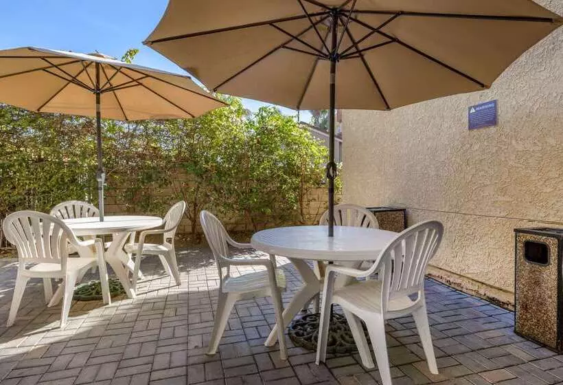 Отель Comfort Inn & Suites Huntington Beach