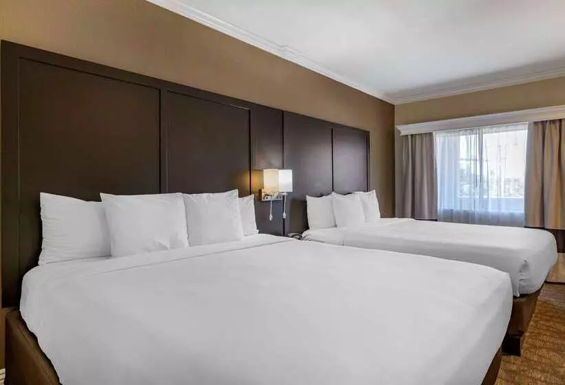 Отель Comfort Inn & Suites Huntington Beach