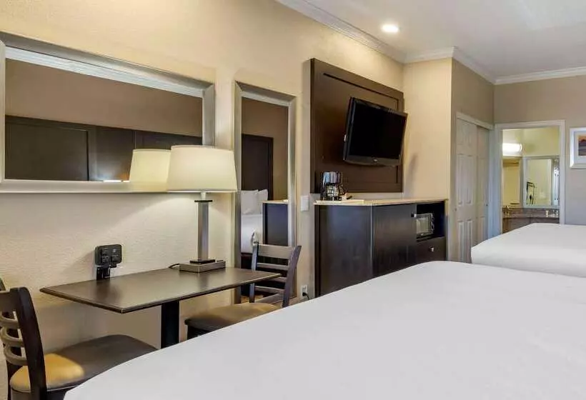 Отель Comfort Inn & Suites Huntington Beach