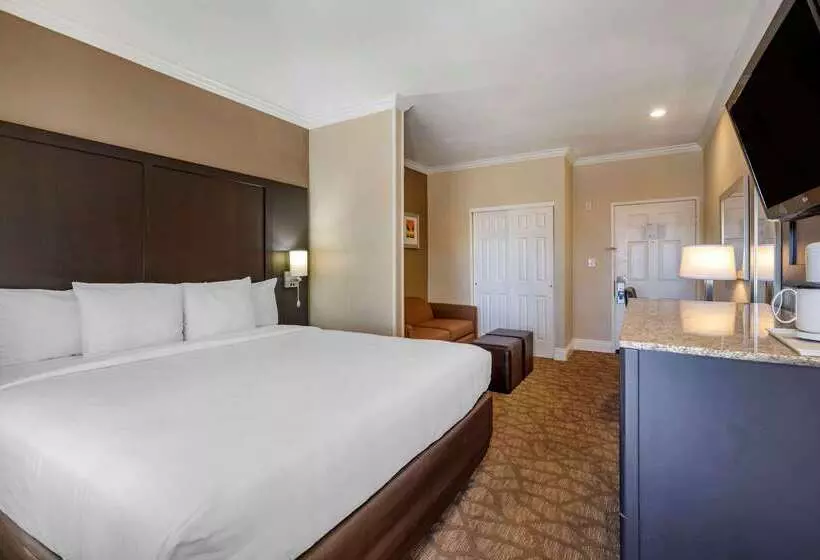 Отель Comfort Inn & Suites Huntington Beach