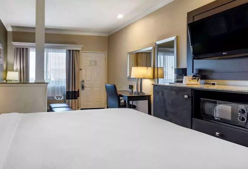 Отель Comfort Inn & Suites Huntington Beach