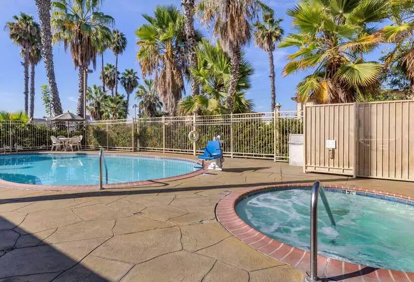 Отель Comfort Inn & Suites Huntington Beach